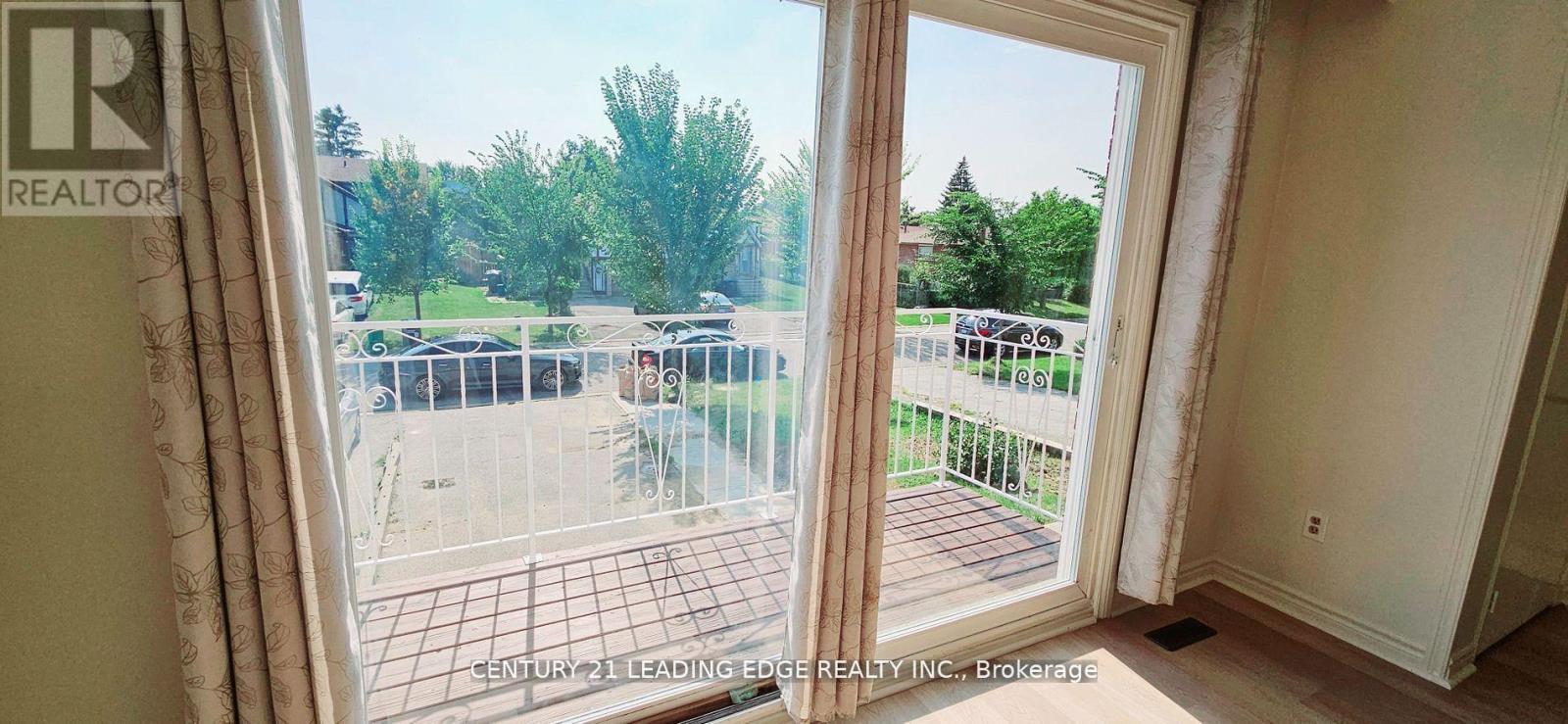 Upper - 39 Mallard Crescent, Brampton (Central Park), Ontario  L6S 2T7 - Photo 6 - W12640694