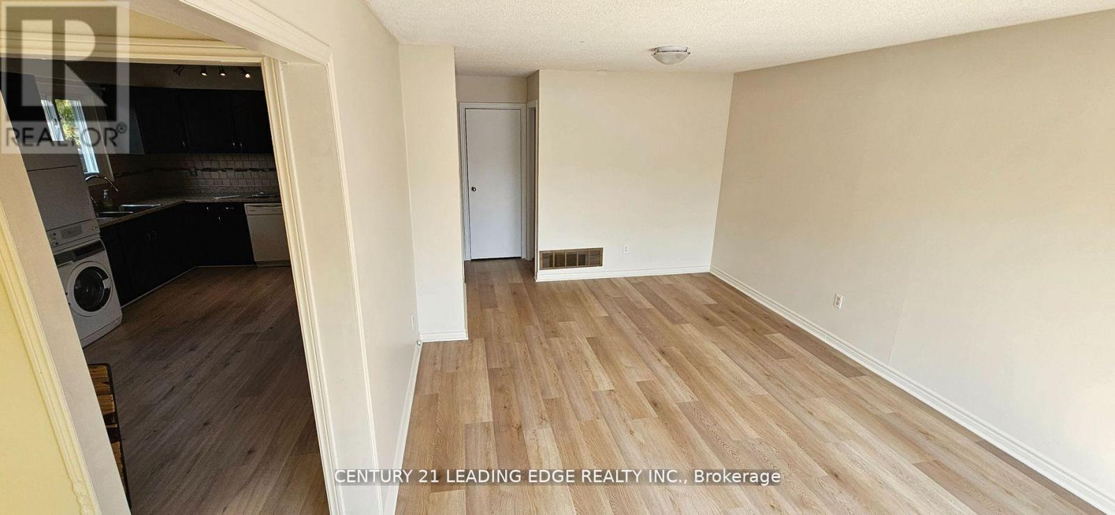 Upper - 39 Mallard Crescent, Brampton (Central Park), Ontario  L6S 2T7 - Photo 7 - W12640694