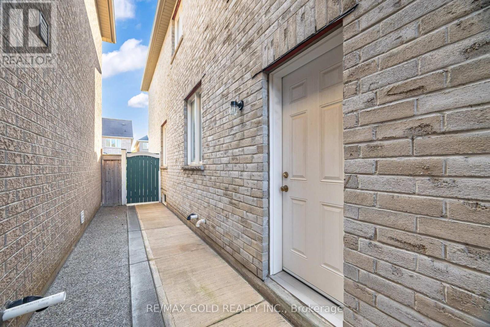 262 Thorndale Road, Brampton (Bram East), Ontario  L6P 3H2 - Photo 21 - W12640708