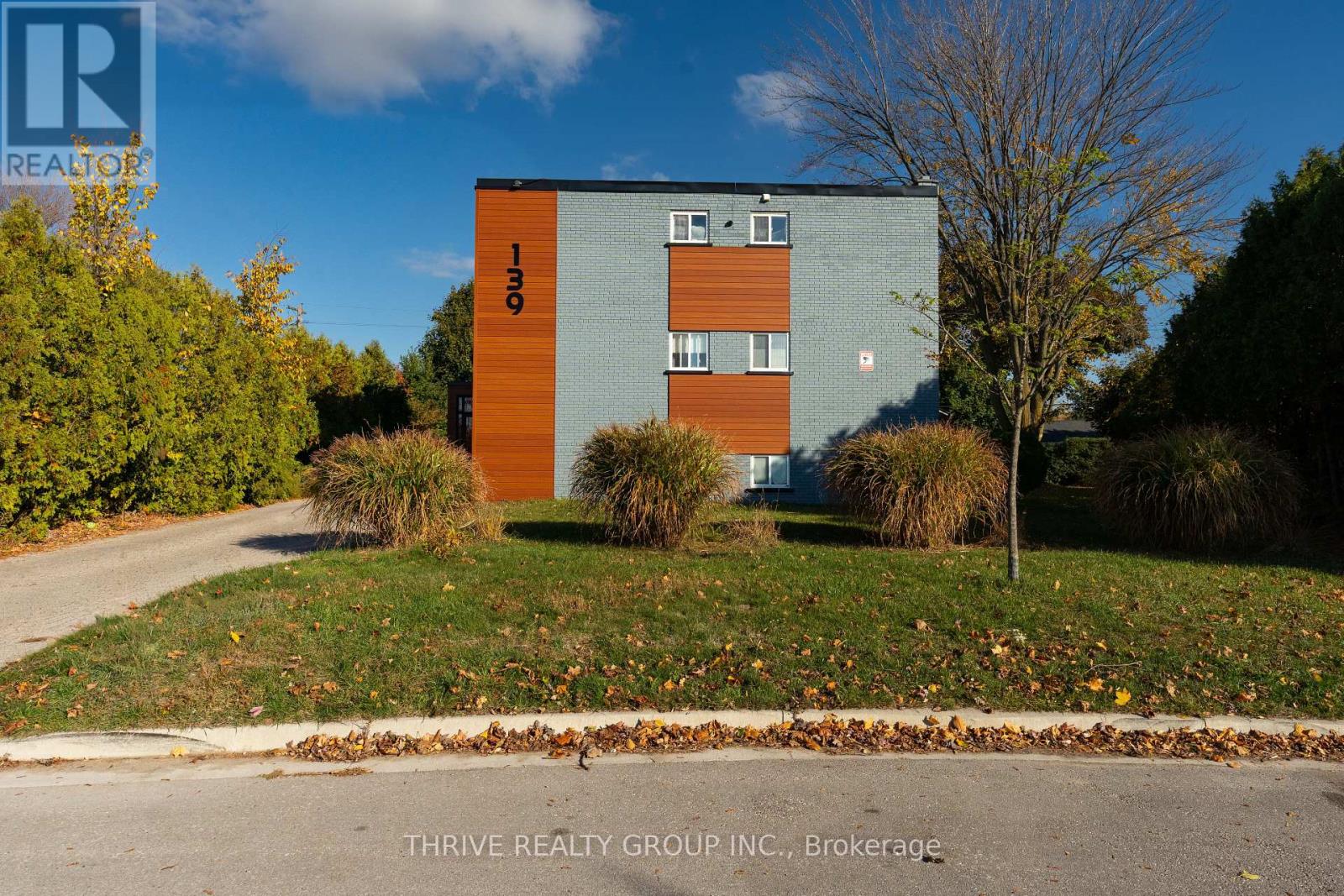 139 Godfrey Drive, London East, Ontario  N5V 2E8 - Photo 3 - X12494896