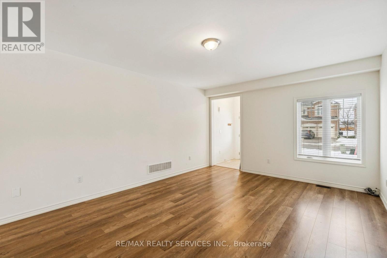 1226 Plato Drive, Fort Erie (Crescent Park), Ontario  L2A 0C7 - Photo 11 - X12640632