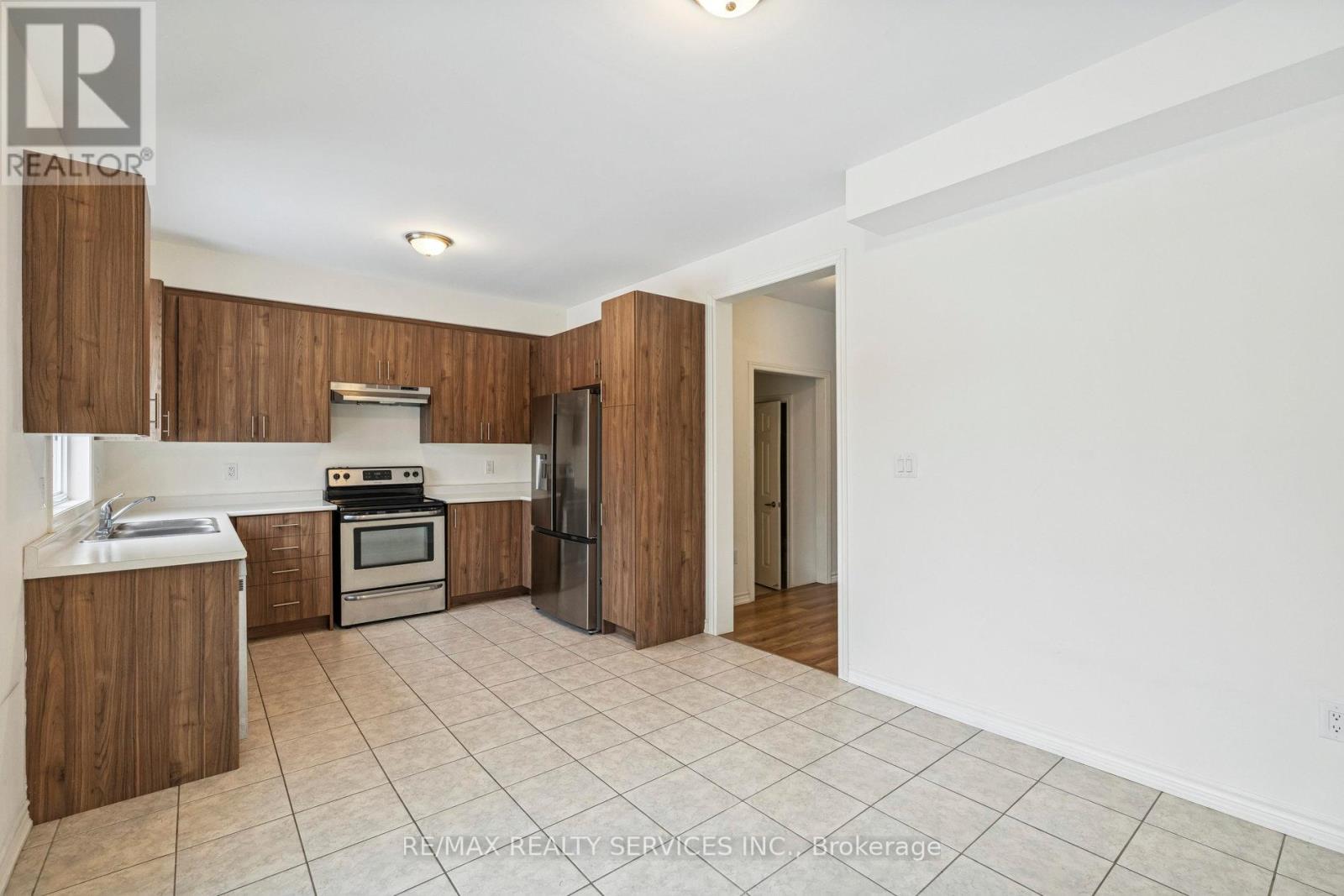 1226 Plato Drive, Fort Erie (Crescent Park), Ontario  L2A 0C7 - Photo 12 - X12640632