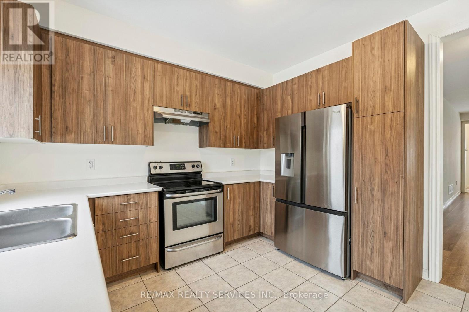 1226 Plato Drive, Fort Erie (Crescent Park), Ontario  L2A 0C7 - Photo 15 - X12640632