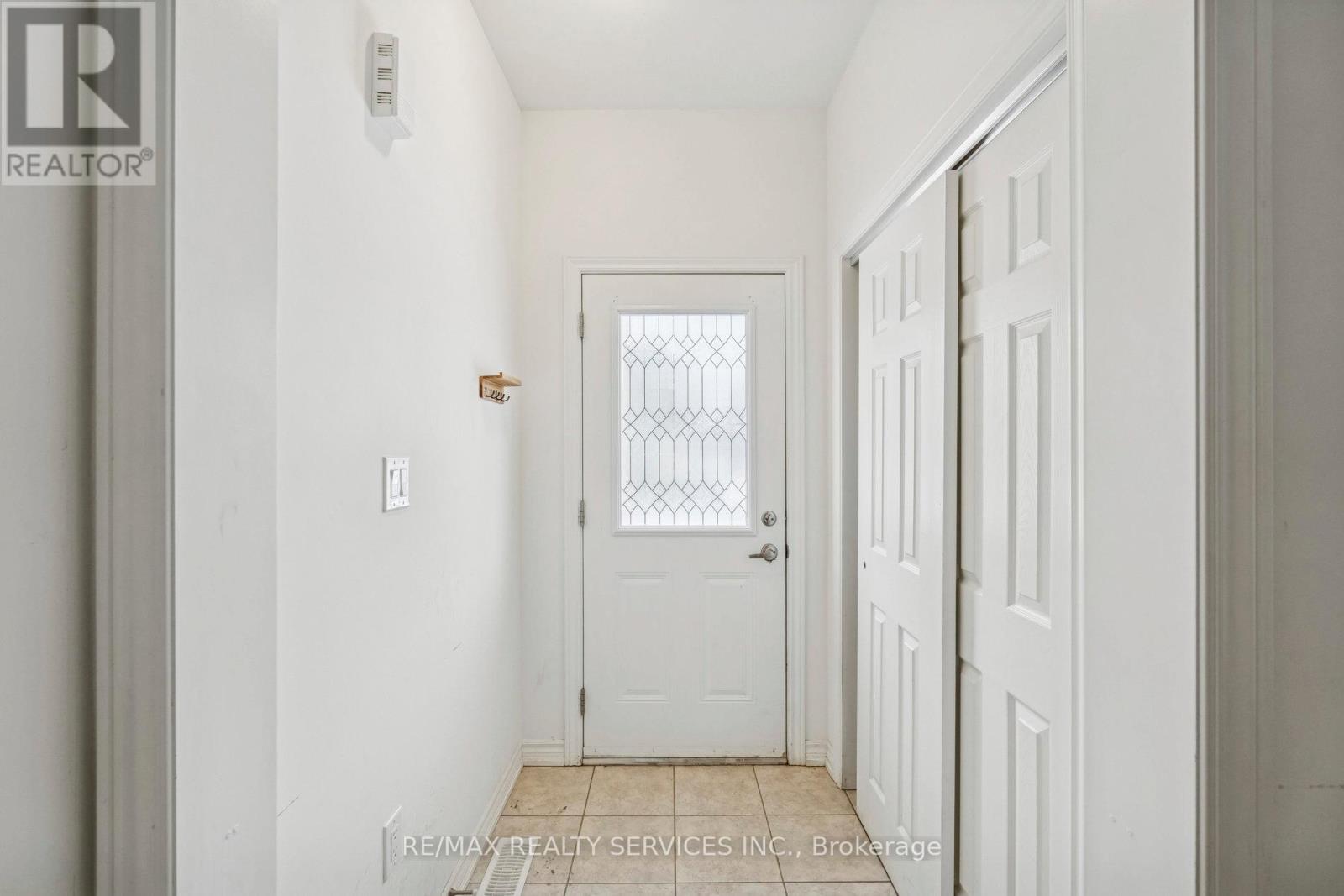 1226 Plato Drive, Fort Erie (Crescent Park), Ontario  L2A 0C7 - Photo 5 - X12640632