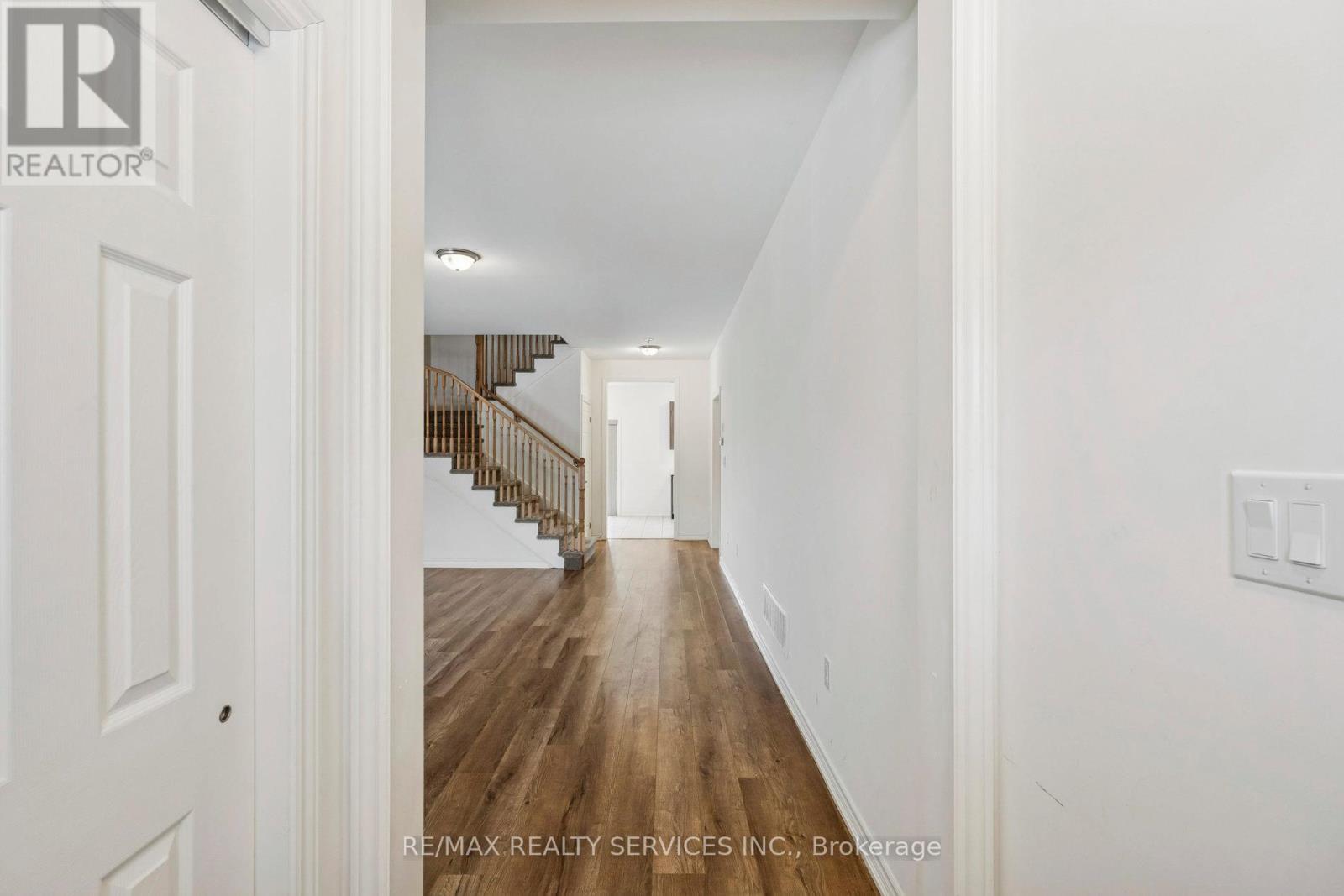 1226 Plato Drive, Fort Erie (Crescent Park), Ontario  L2A 0C7 - Photo 6 - X12640632