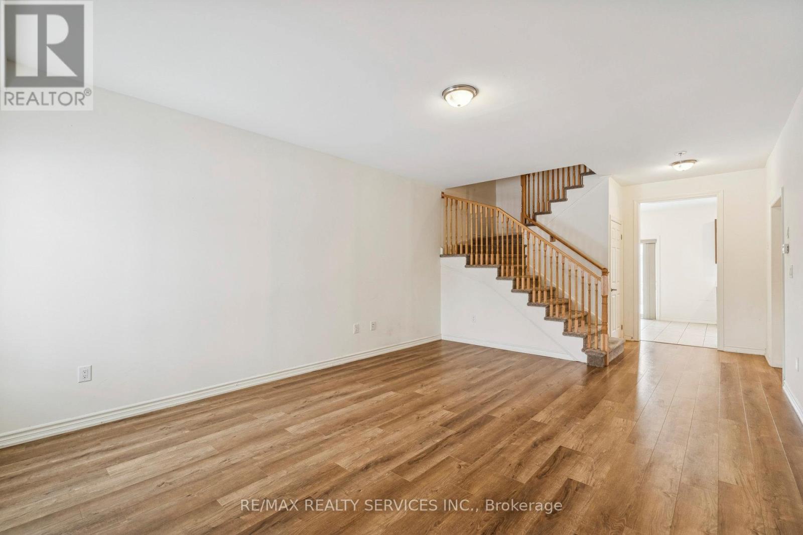 1226 Plato Drive, Fort Erie (Crescent Park), Ontario  L2A 0C7 - Photo 9 - X12640632