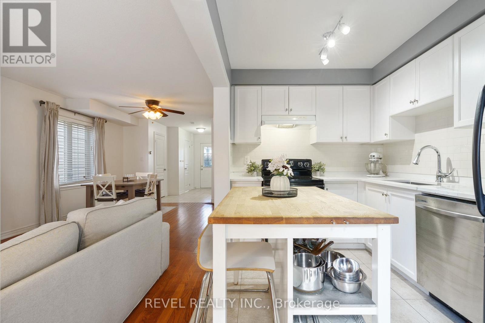 35 - 222 Fall Fair Way, Hamilton (Binbrook), Ontario  L0R 1C0 - Photo 19 - X12640664