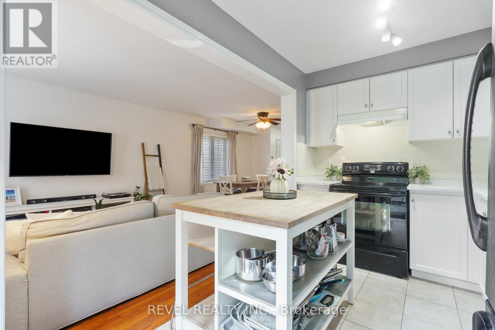 35 - 222 Fall Fair Way, Hamilton (Binbrook), Ontario  L0R 1C0 - Photo 20 - X12640664