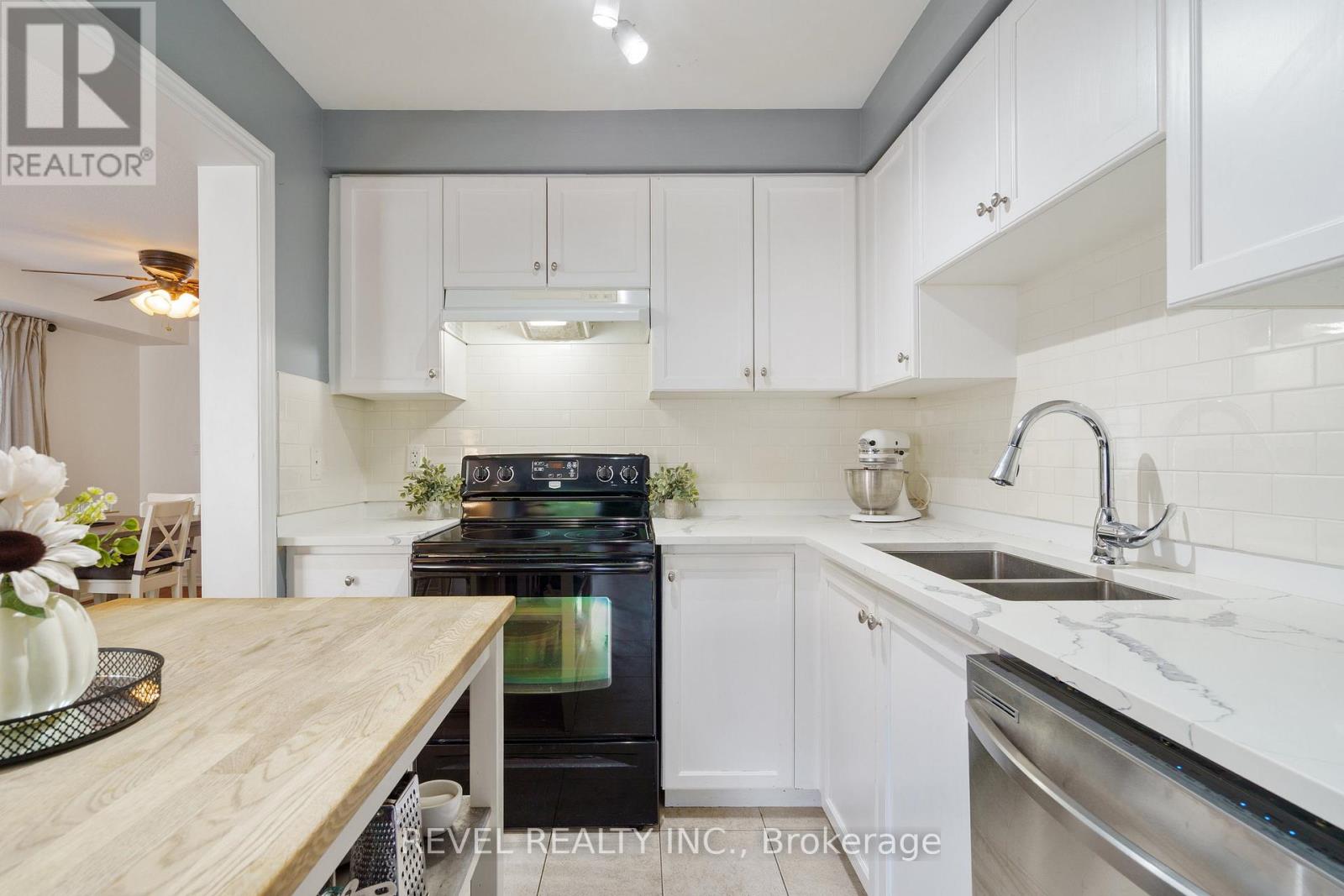 35 - 222 Fall Fair Way, Hamilton (Binbrook), Ontario  L0R 1C0 - Photo 21 - X12640664