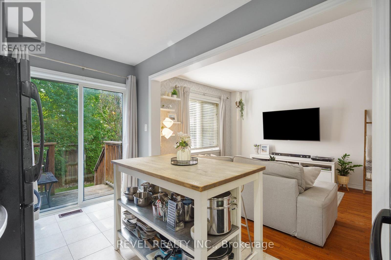 35 - 222 Fall Fair Way, Hamilton (Binbrook), Ontario  L0R 1C0 - Photo 22 - X12640664