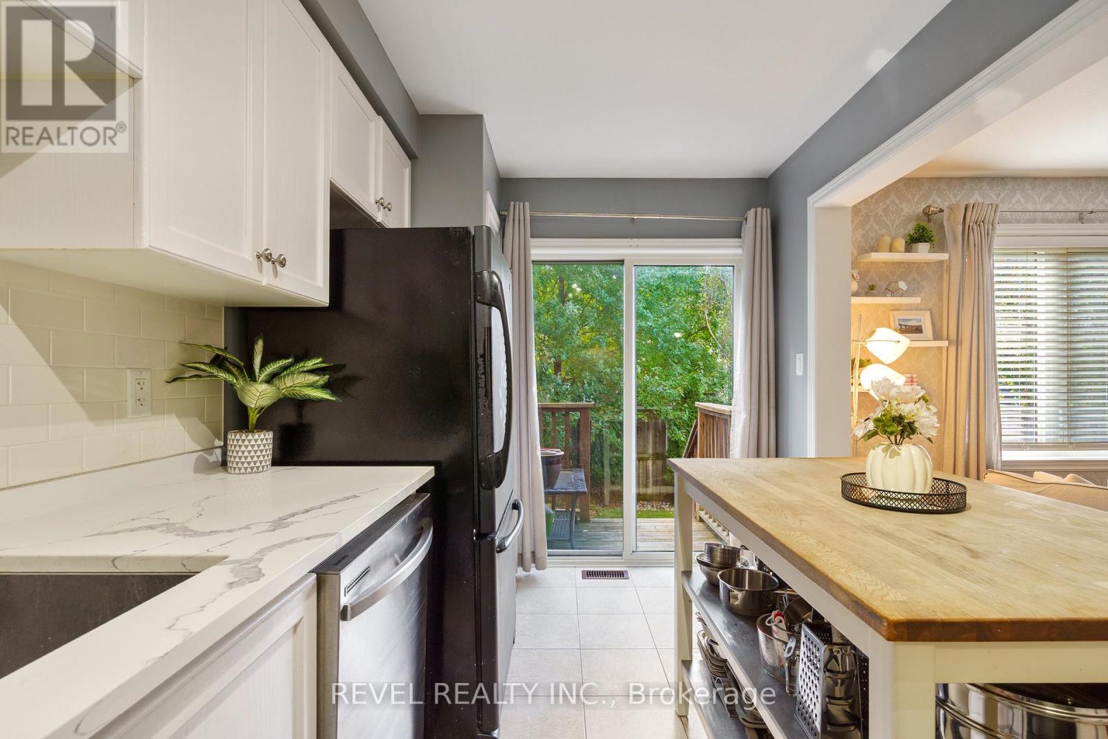 35 - 222 Fall Fair Way, Hamilton (Binbrook), Ontario  L0R 1C0 - Photo 23 - X12640664