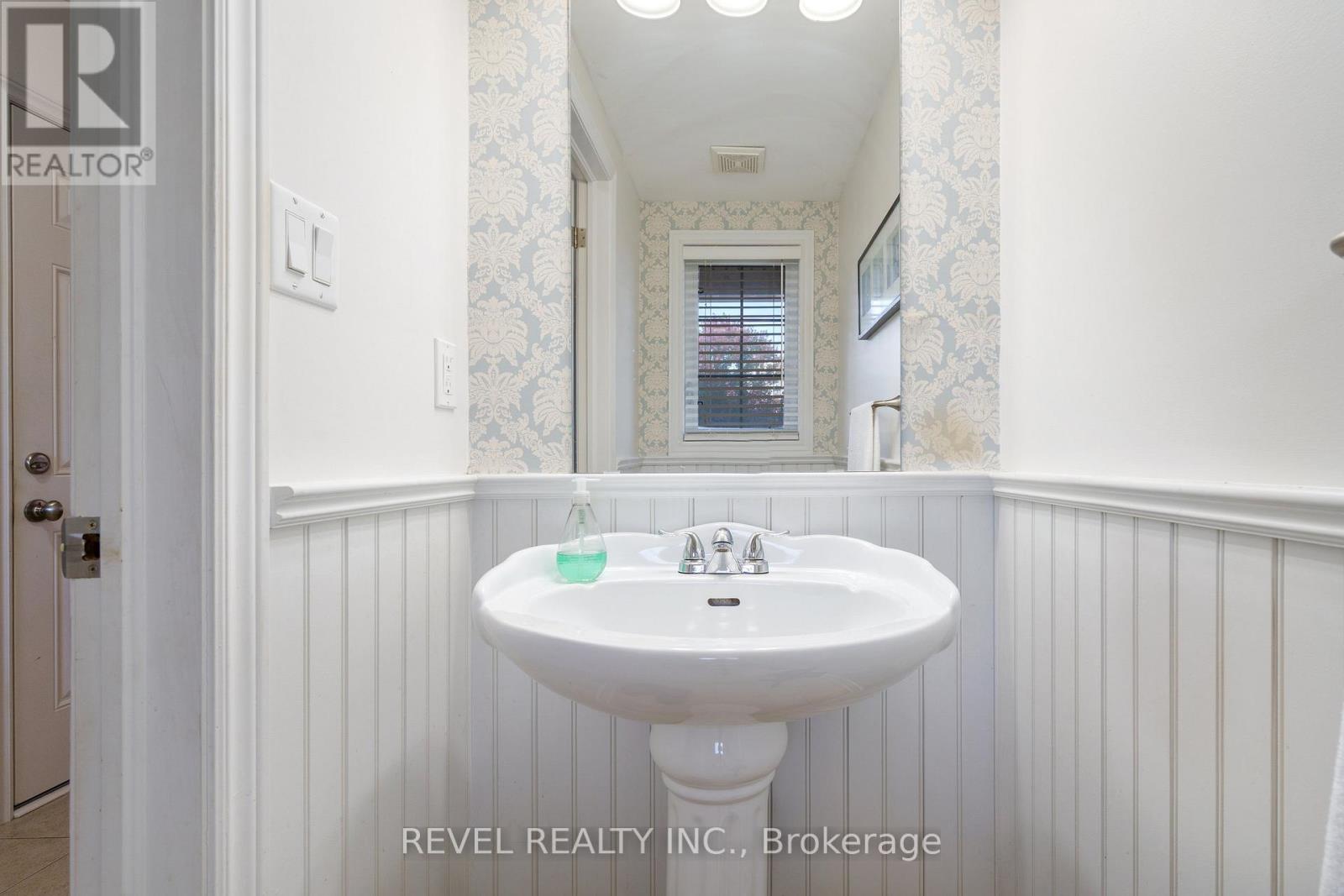 35 - 222 Fall Fair Way, Hamilton (Binbrook), Ontario  L0R 1C0 - Photo 28 - X12640664