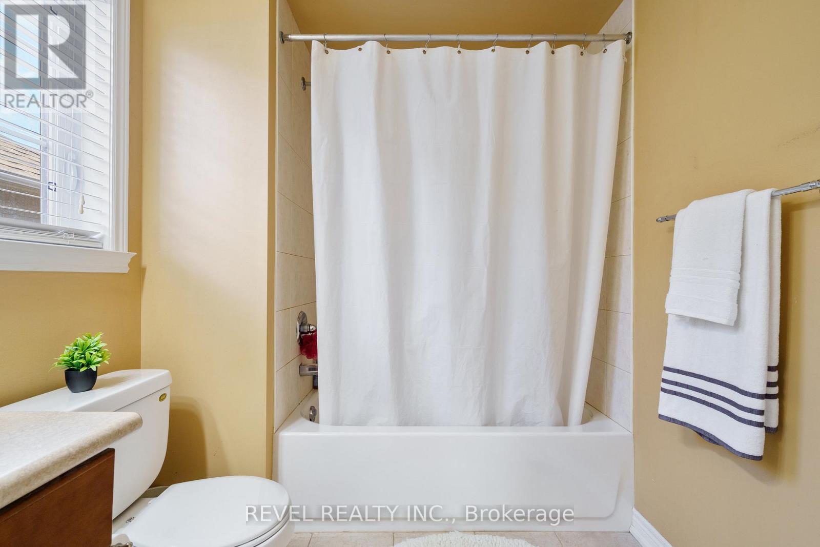 35 - 222 Fall Fair Way, Hamilton (Binbrook), Ontario  L0R 1C0 - Photo 36 - X12640664