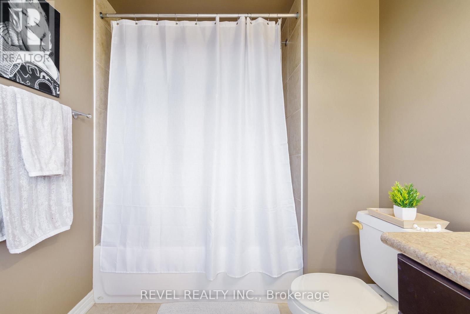 35 - 222 Fall Fair Way, Hamilton (Binbrook), Ontario  L0R 1C0 - Photo 41 - X12640664