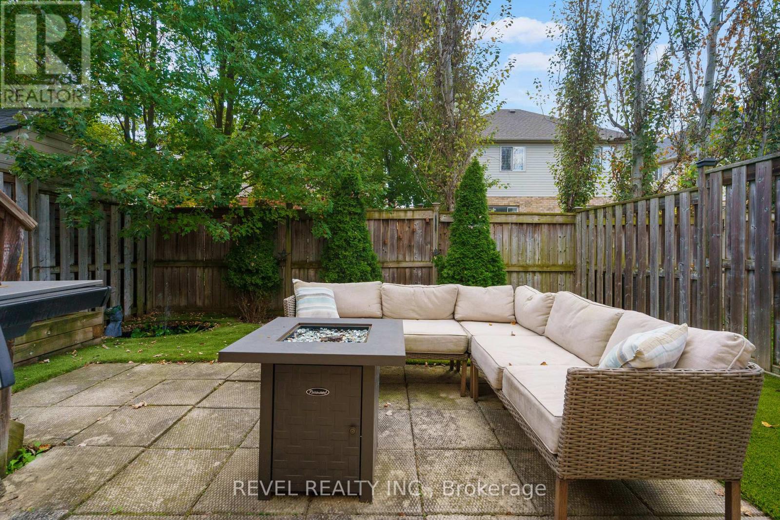 35 - 222 Fall Fair Way, Hamilton (Binbrook), Ontario  L0R 1C0 - Photo 48 - X12640664