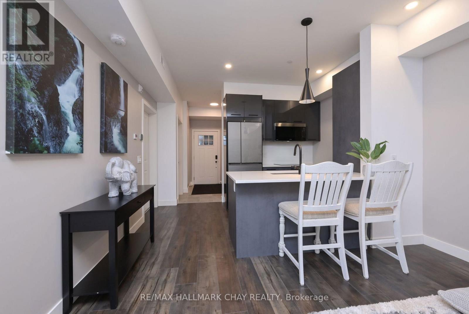 105 - 18 Beckwith Lane, Blue Mountains, Ontario  L9Y 3B6 - Photo 7 - X12640716