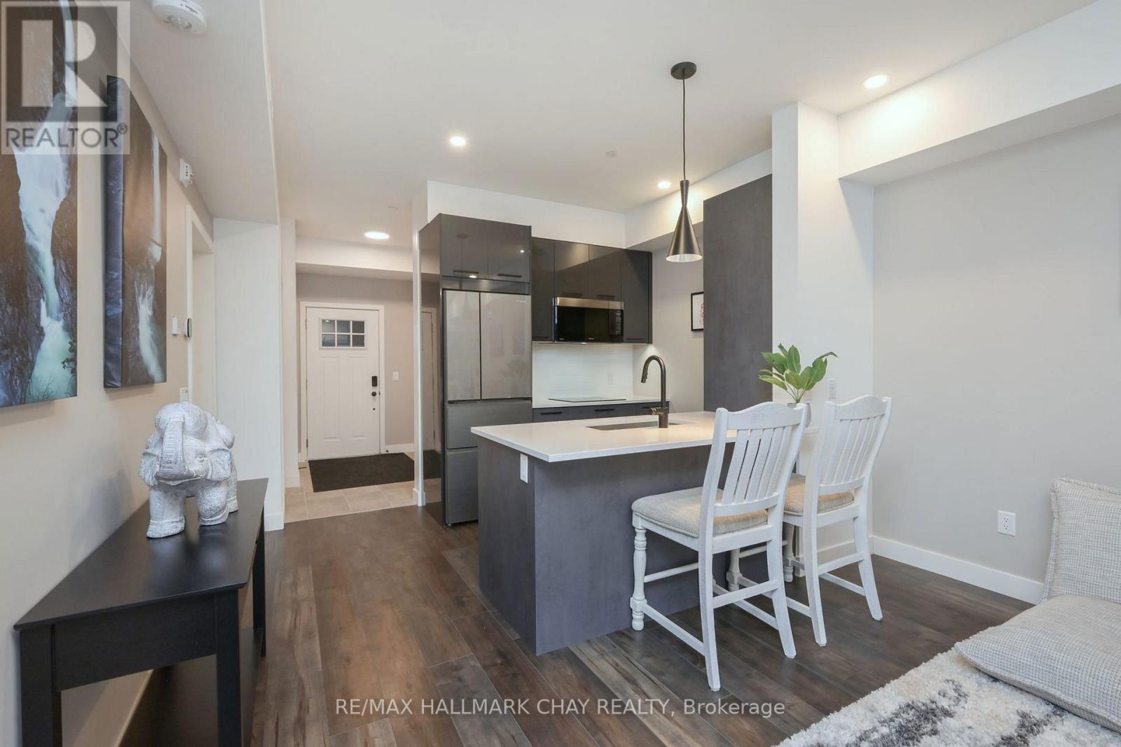 105 - 18 Beckwith Lane, Blue Mountains, Ontario  L9Y 3B6 - Photo 8 - X12640716