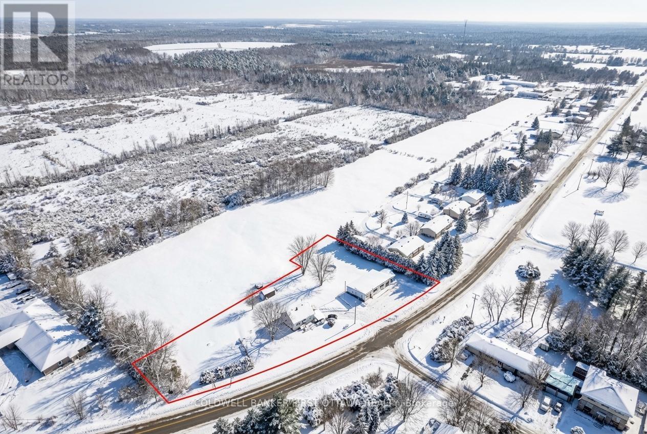 3004 RIDEAU FERRY ROAD, Perth, Ontario