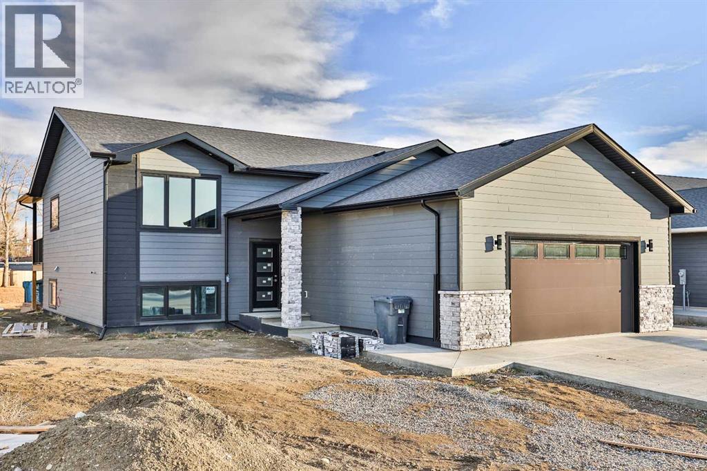 329 9 Street N, Picture Butte, Alberta  T0K 1V0 - Photo 2 - A2274685