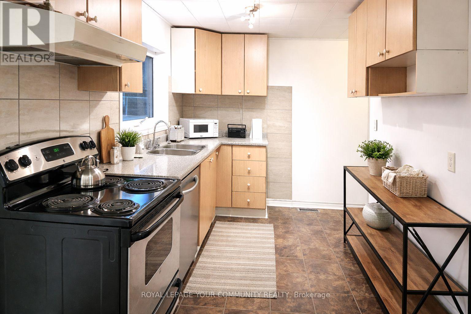 709 Roberts Road, Innisfil, Ontario  L9S 2E4 - Photo 4 - N12580520