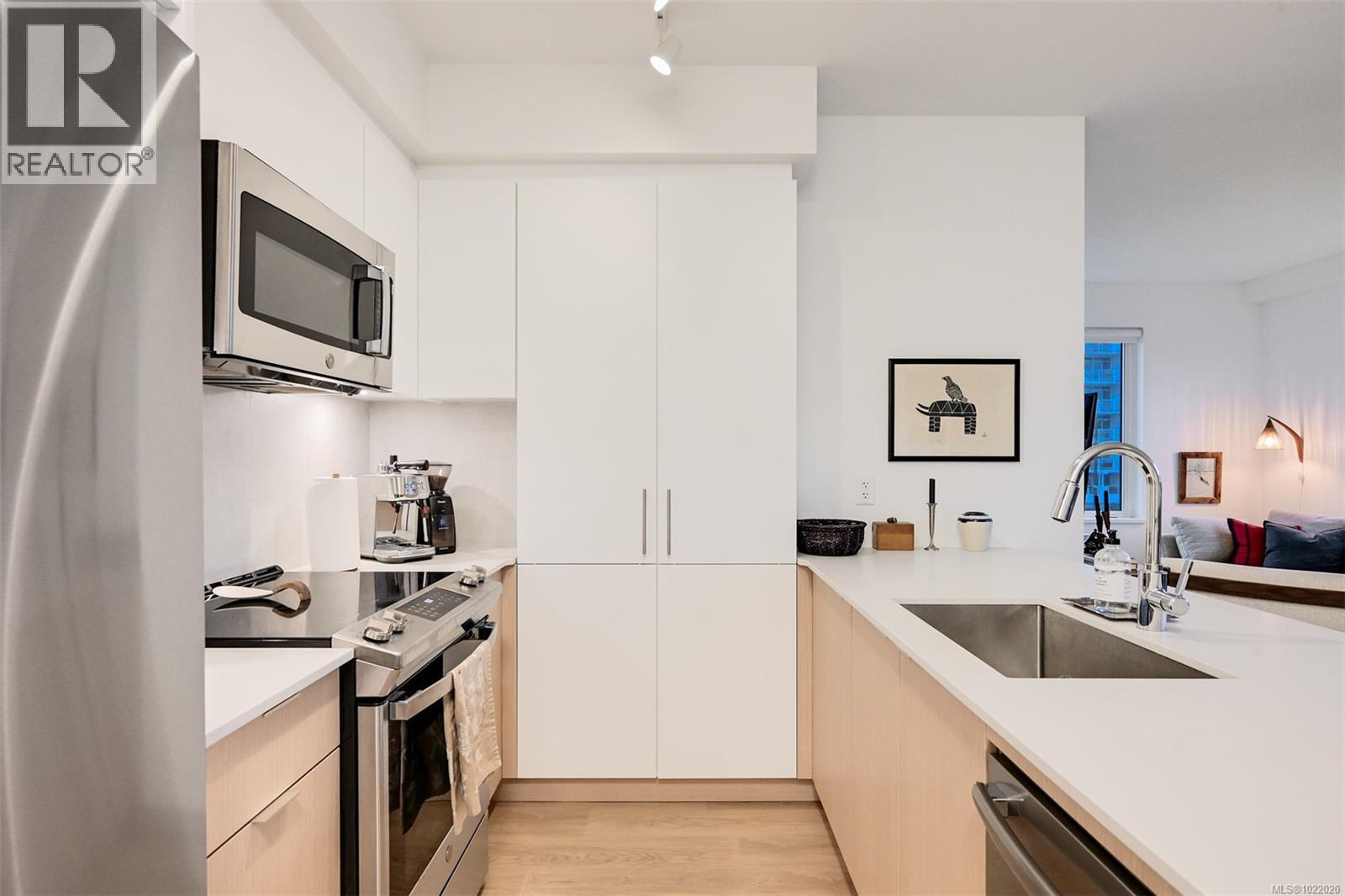 407 1115 Johnson St, Victoria, British Columbia  V8V 0H2 - Photo 10 - 1022020