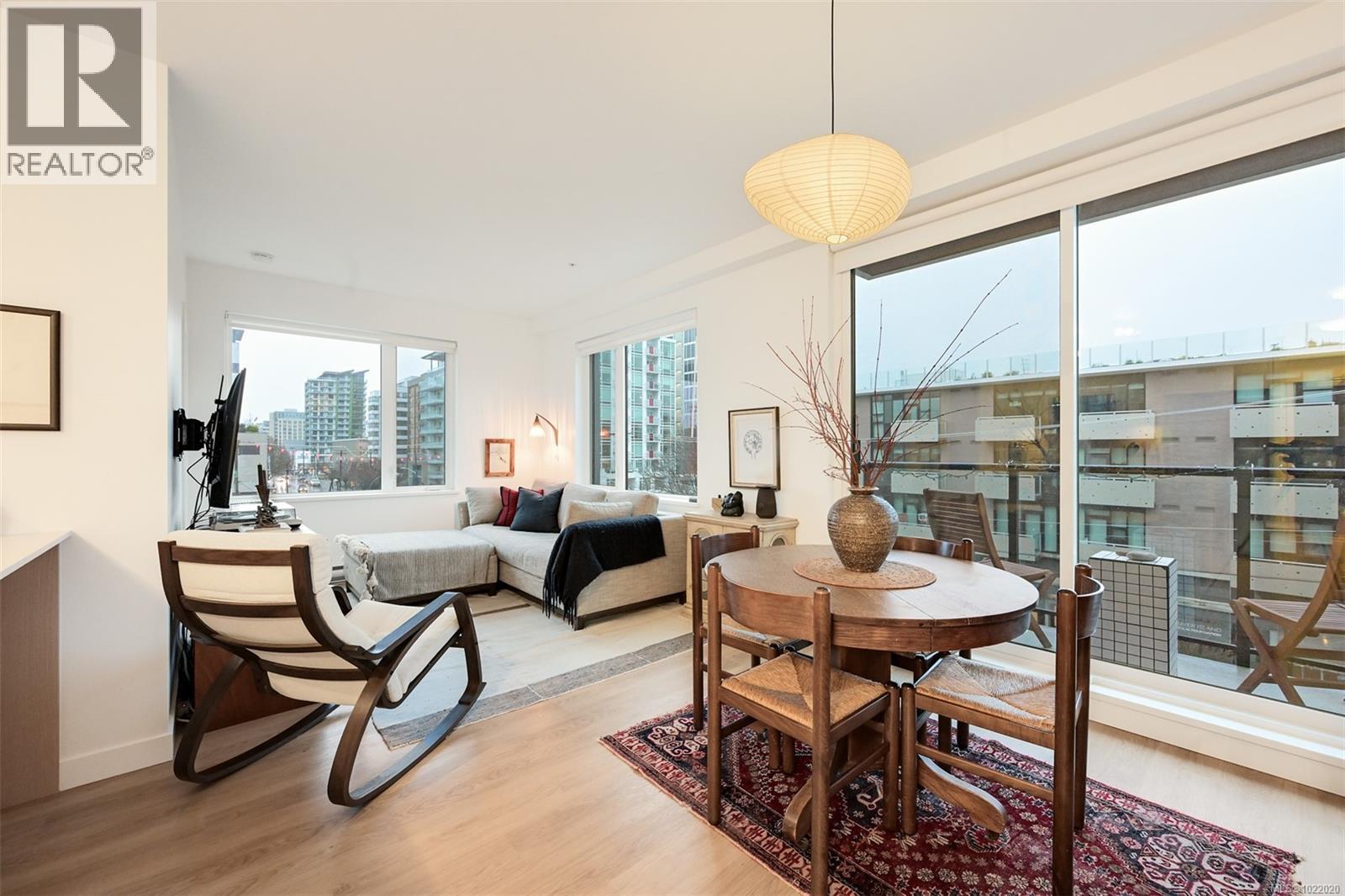 407 1115 Johnson St, Victoria, British Columbia  V8V 0H2 - Photo 3 - 1022020