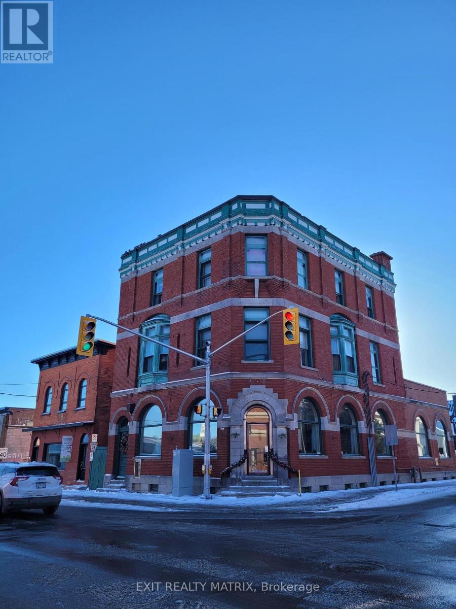 32 MAIN ST N STREET S, north glengarry, Ontario