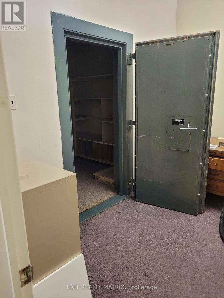 32 Main St N Street S, North Glengarry, Ontario  K0C 1A0 - Photo 10 - X12640780