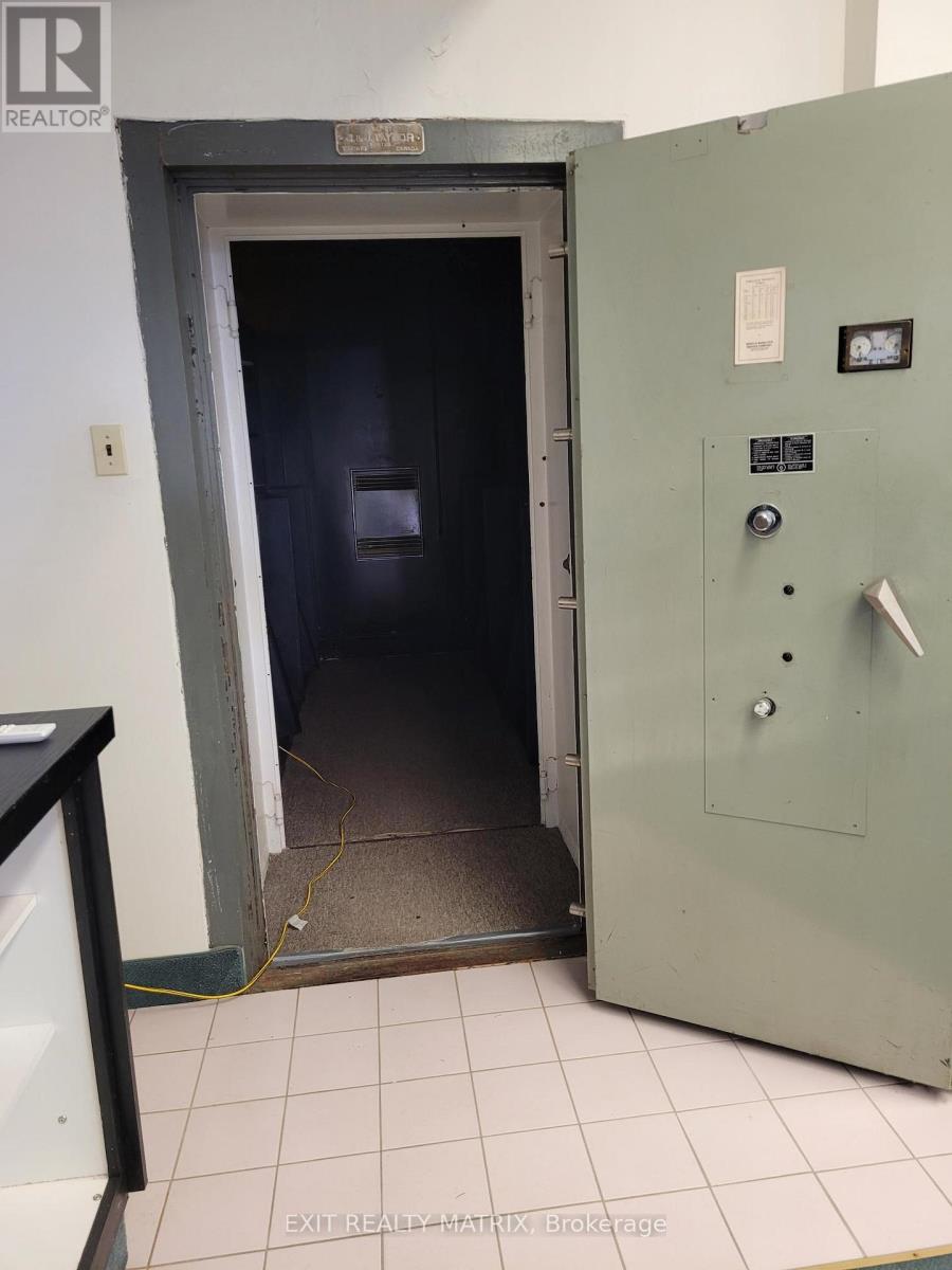 32 Main St N Street S, North Glengarry, Ontario  K0C 1A0 - Photo 9 - X12640780