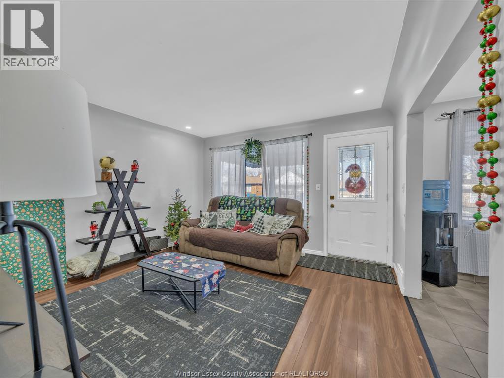 2479 Meighen, Windsor, Ontario N8W 4C2 - Photo 2 - 25031830