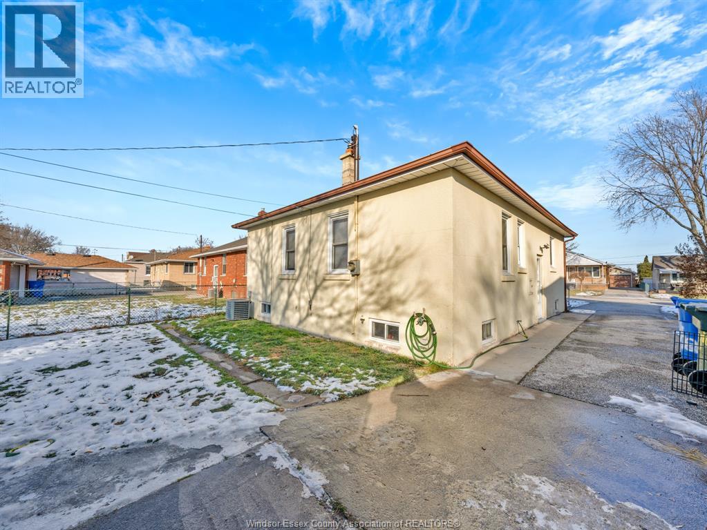 2479 Meighen, Windsor, Ontario N8W 4C2 - Photo 30 - 25031830