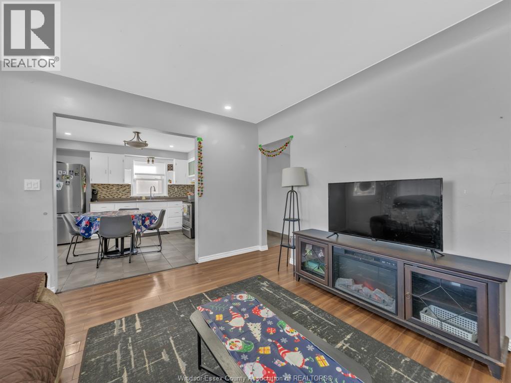 2479 Meighen, Windsor, Ontario N8W 4C2 - Photo 4 - 25031830