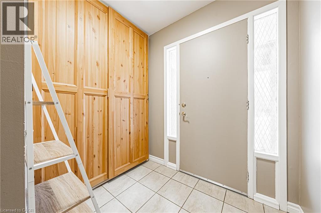 1584 Newlands Crescent Unit# 92, Burlington, Ontario  L7M 1V6 - Photo 2 - 40794345