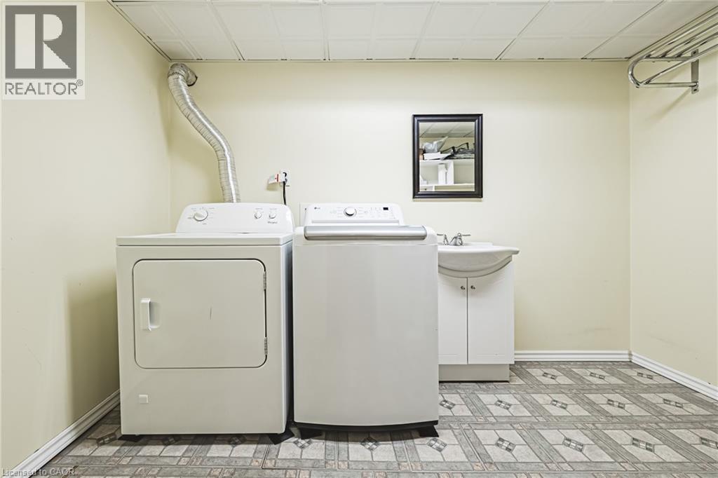 1584 Newlands Crescent Unit# 92, Burlington, Ontario  L7M 1V6 - Photo 27 - 40794345