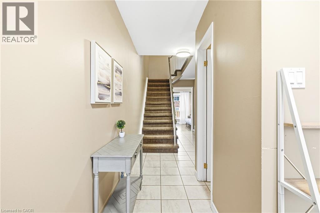 1584 Newlands Crescent Unit# 92, Burlington, Ontario  L7M 1V6 - Photo 3 - 40794345