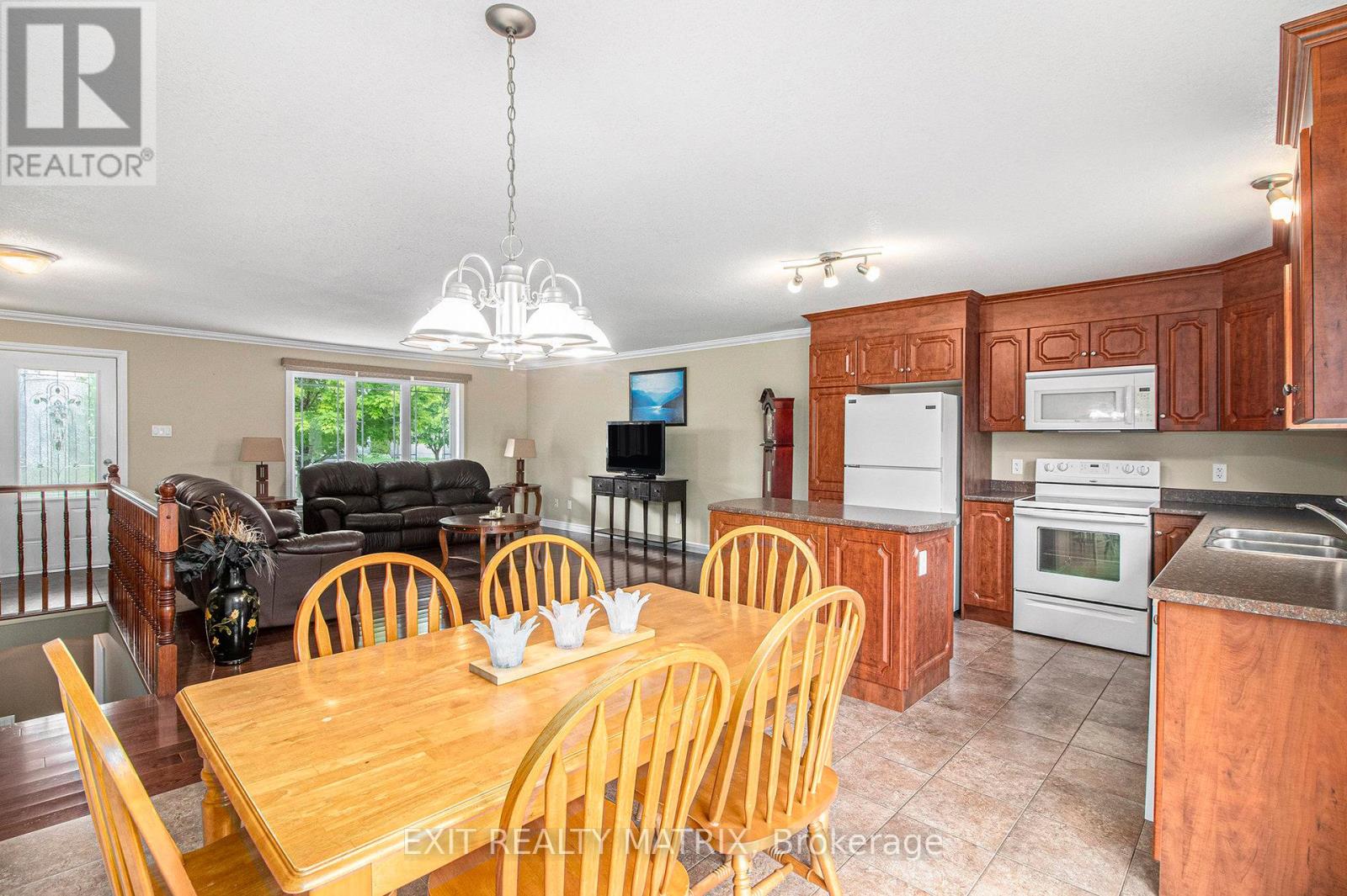 100 Royal Court, The Nation, Ontario  K0A 2M0 - Photo 10 - X12215318