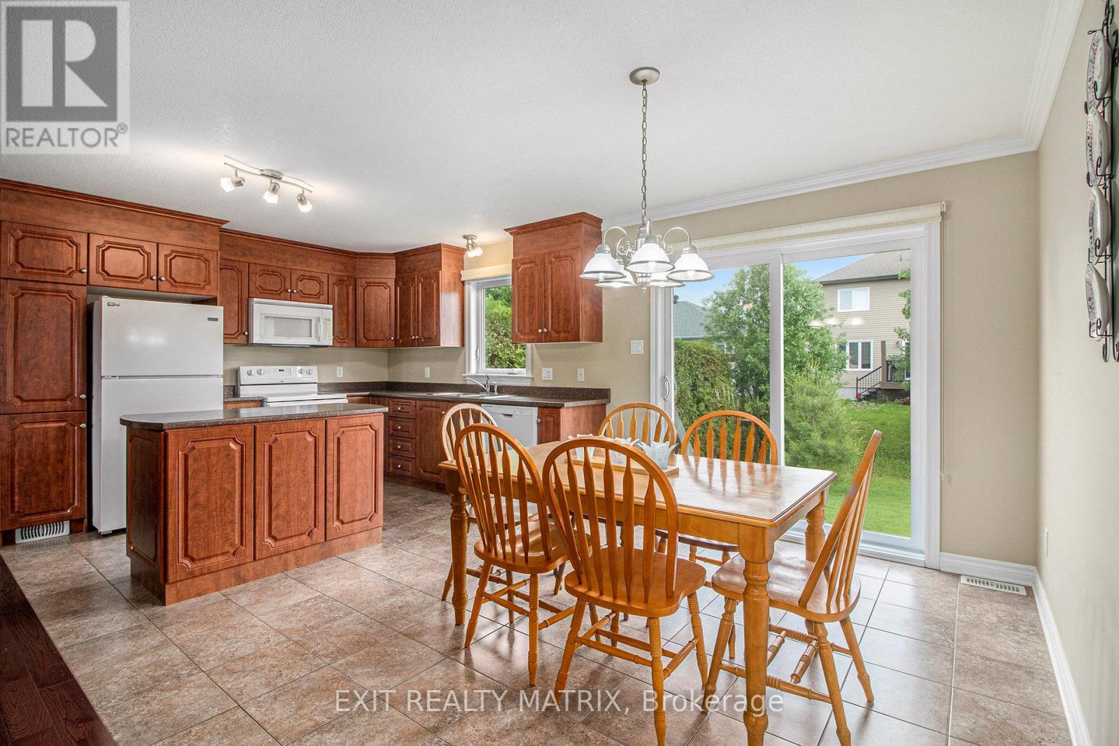 100 Royal Court, The Nation, Ontario  K0A 2M0 - Photo 11 - X12215318