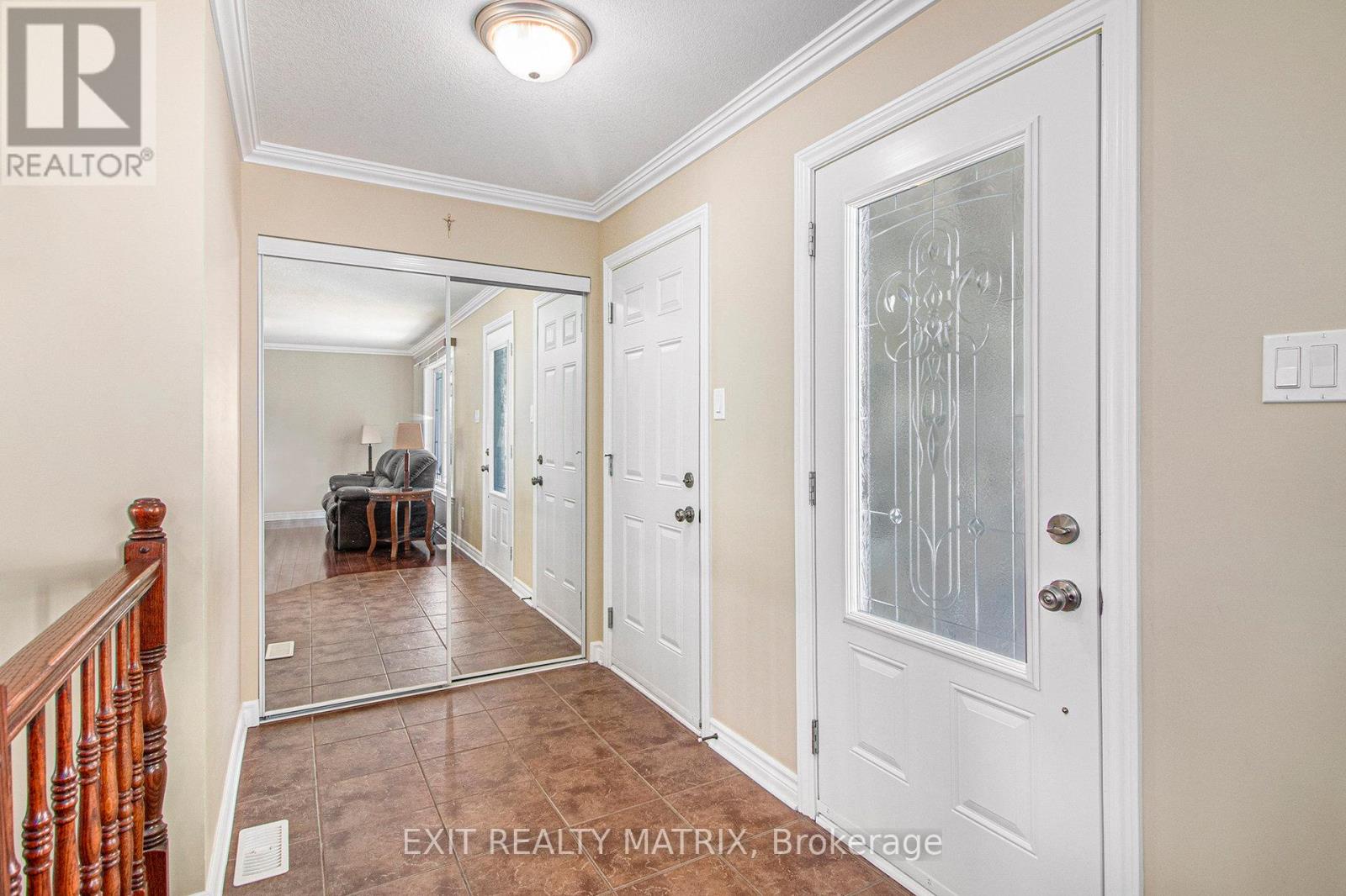 100 Royal Court, The Nation, Ontario  K0A 2M0 - Photo 3 - X12215318