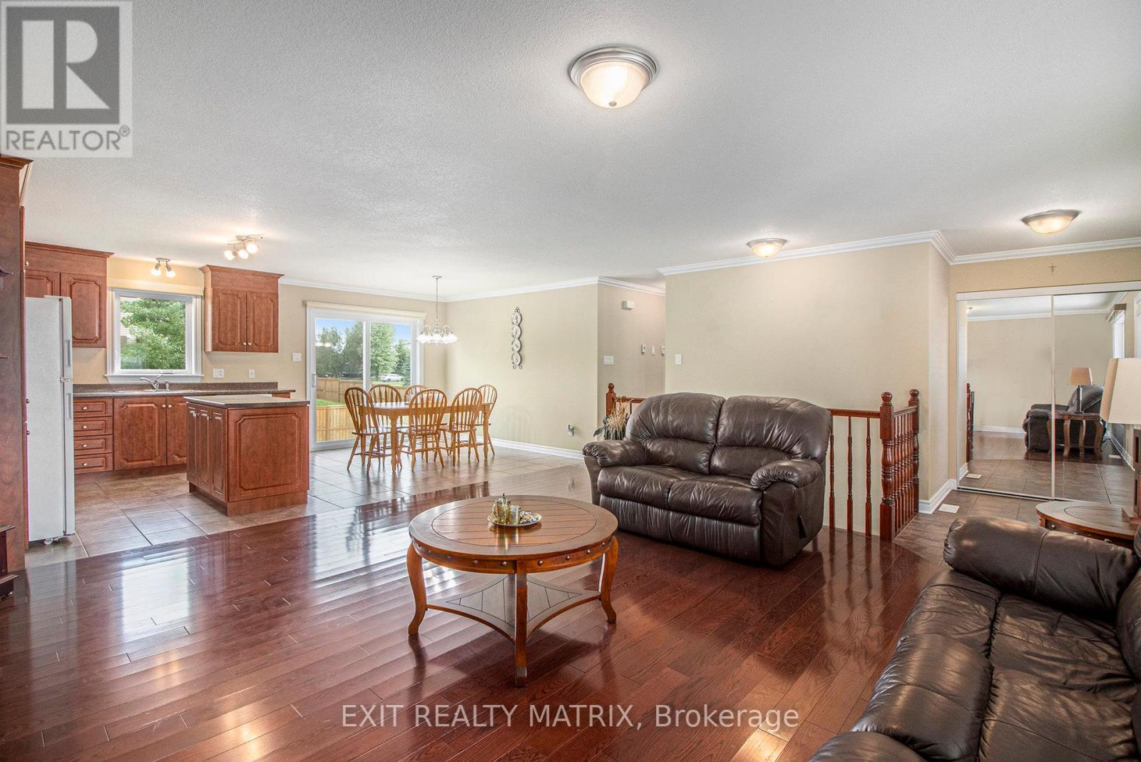 100 Royal Court, The Nation, Ontario  K0A 2M0 - Photo 6 - X12215318