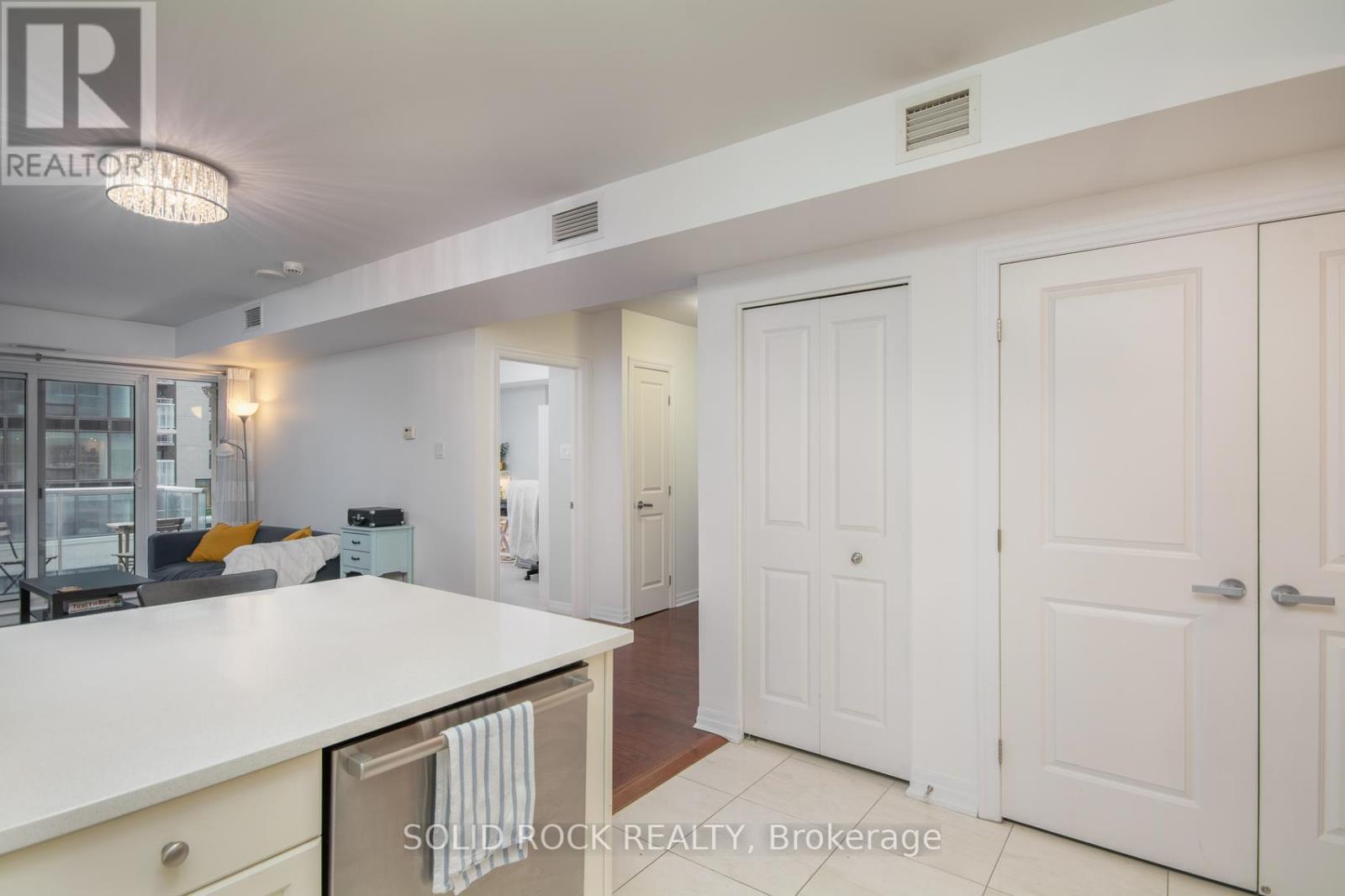 502 - 242 Rideau Street, Ottawa, Ontario  K1N 0B7 - Photo 8 - X12384797