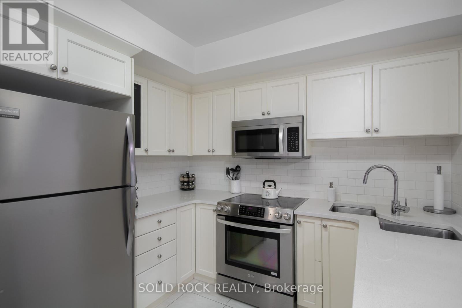 502 - 242 Rideau Street, Ottawa, Ontario  K1N 0B7 - Photo 6 - X12384797
