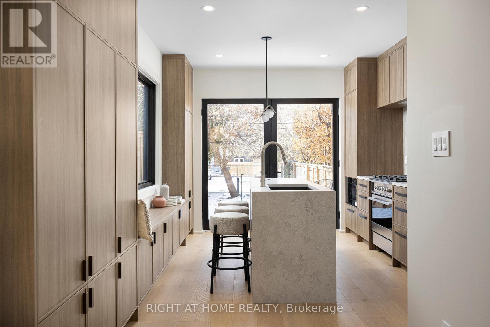 292 Borden Street, Toronto (University), Ontario  M5S 2N6 - Photo 10 - C12640816