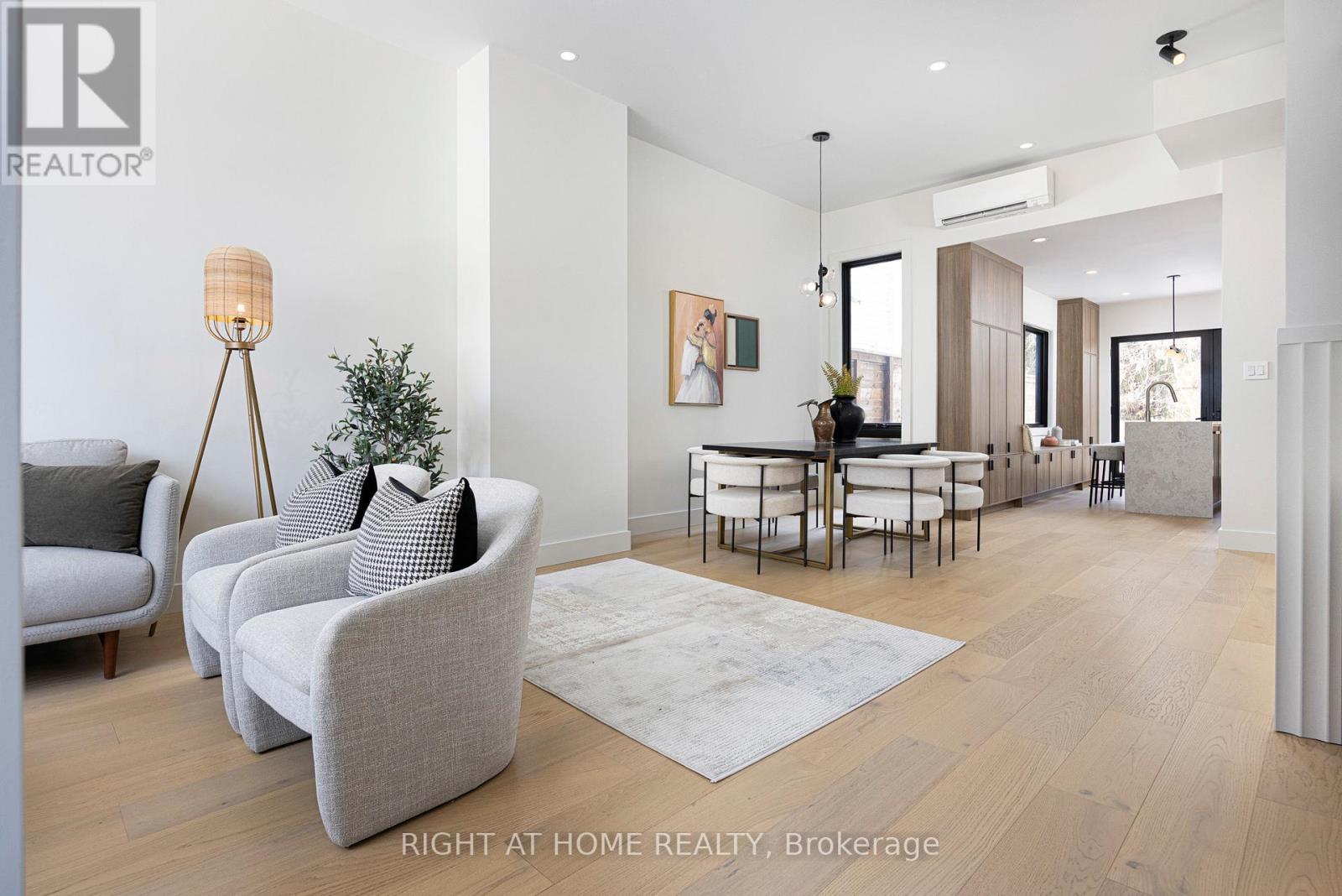 292 Borden Street, Toronto (University), Ontario  M5S 2N6 - Photo 2 - C12640816