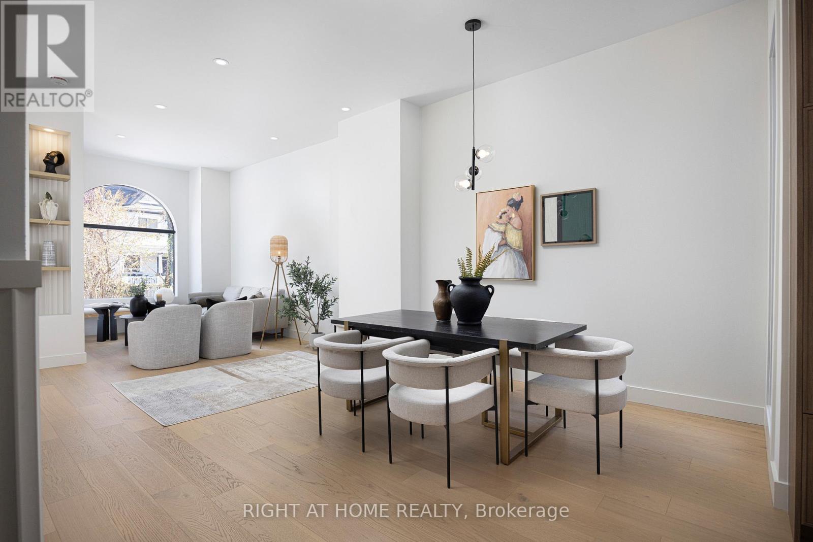 292 Borden Street, Toronto (University), Ontario  M5S 2N6 - Photo 3 - C12640816