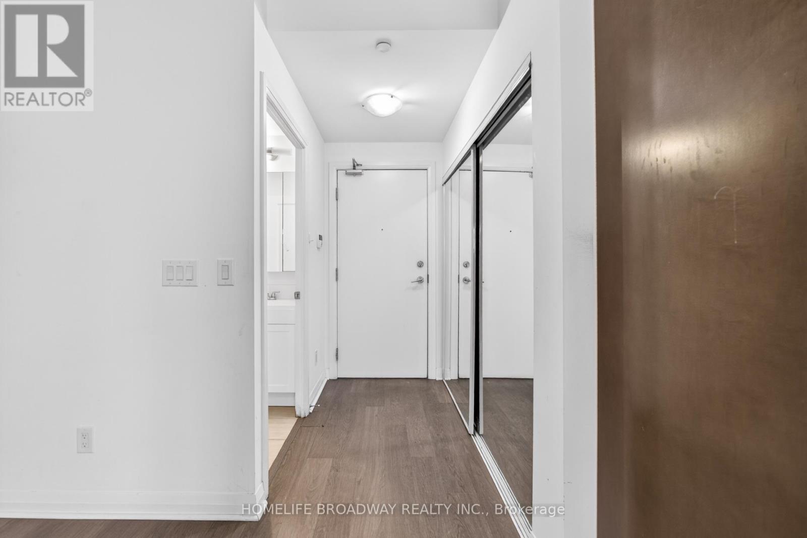 1207 - 55 Oneida Crescent, Richmond Hill, Ontario  L4B 0B3 - Photo 3 - N12503326