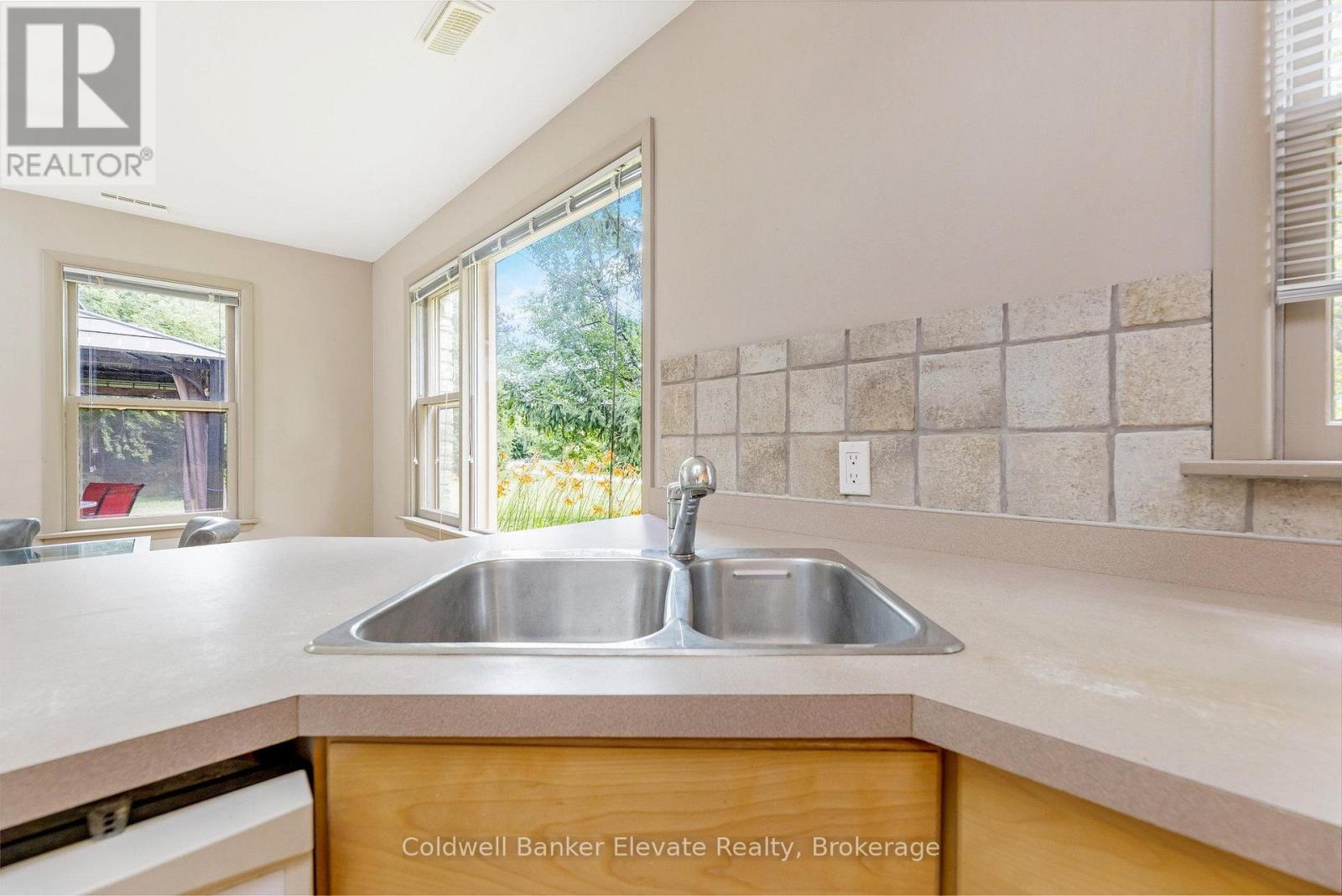 8 Ann Street, Halton Hills, Ontario  L7G 2V2 - Photo 20 - W12593910