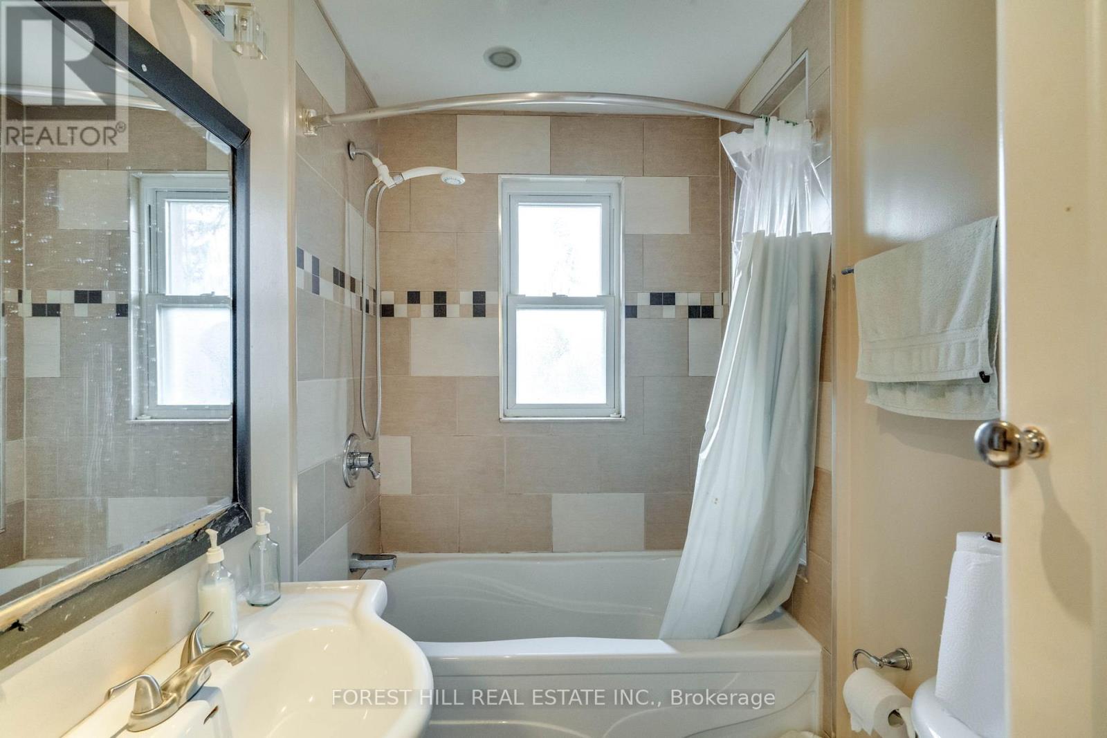 12 Glen Agar Drive, Toronto (Princess-Rosethorn), Ontario  M9B 5L3 - Photo 13 - W12640604