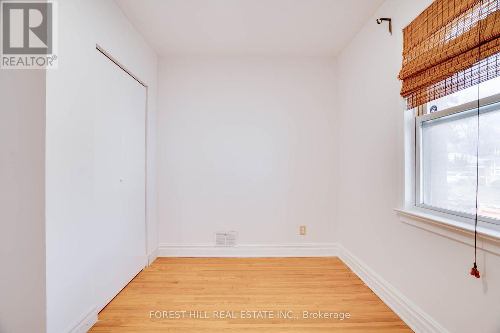 12 Glen Agar Drive, Toronto (Princess-Rosethorn), Ontario  M9B 5L3 - Photo 6 - W12640604