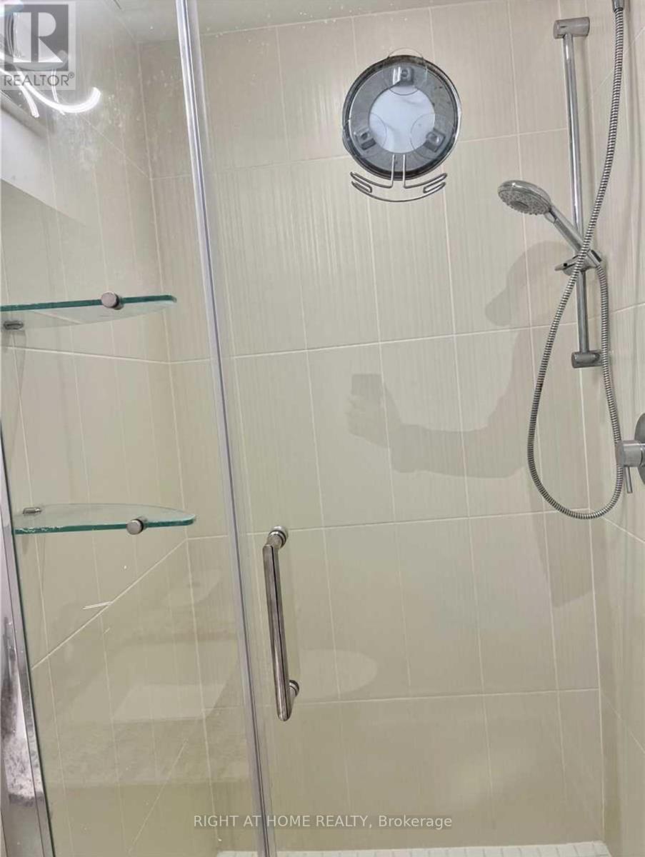 1005 - 9618 Yonge Street, Richmond Hill (North Richvale), Ontario  L4C 0X5 - Photo 11 - N12640786