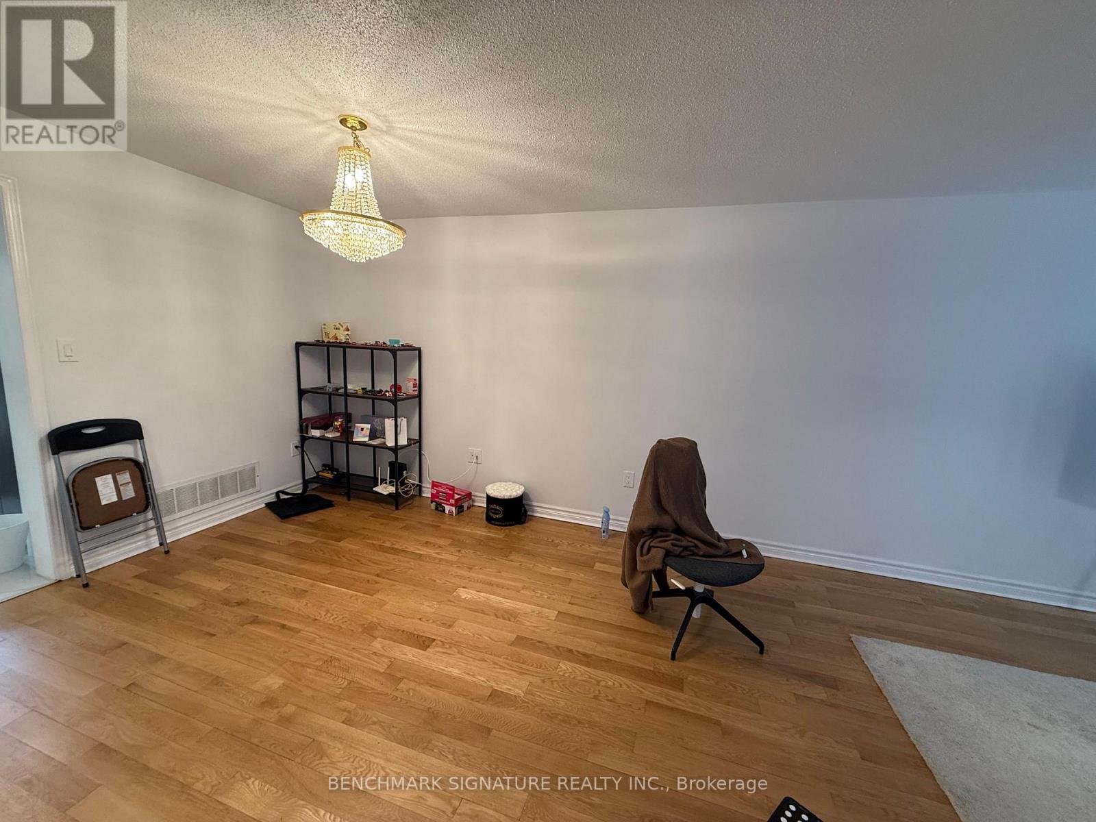 637 South Unionville Avenue, Markham (Village Green-South Unionville), Ontario  L3R 4W6 - Photo 2 - N12640812